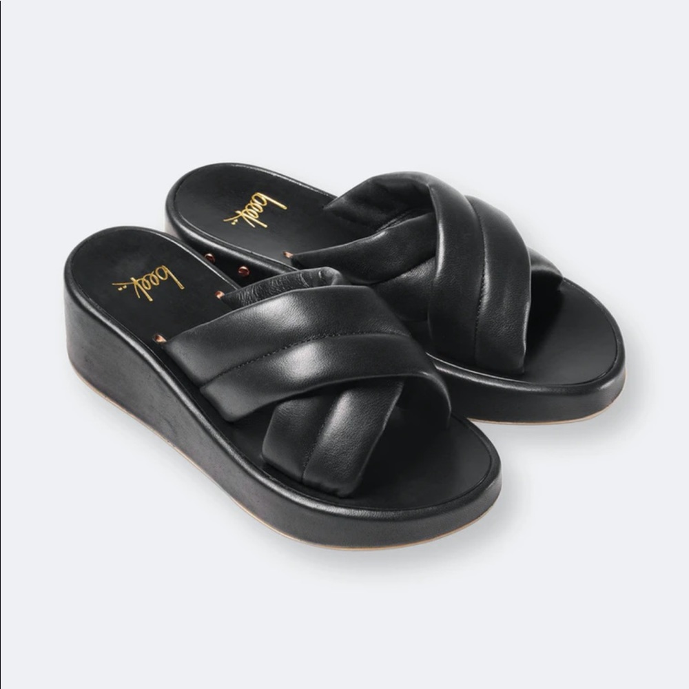 NWOT BEEK SHOES platform puffy black flatform